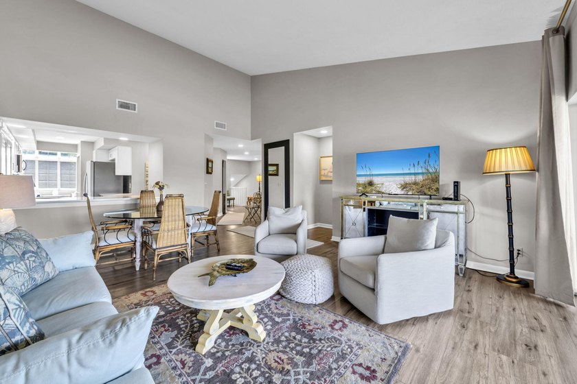 Located on the coveted beachside of Sandestin, this stunning - photo 8