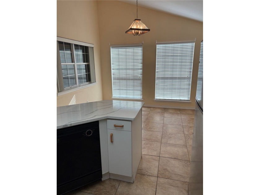 What a great place to call home in the quiet, sophisticated Oak - photo 11