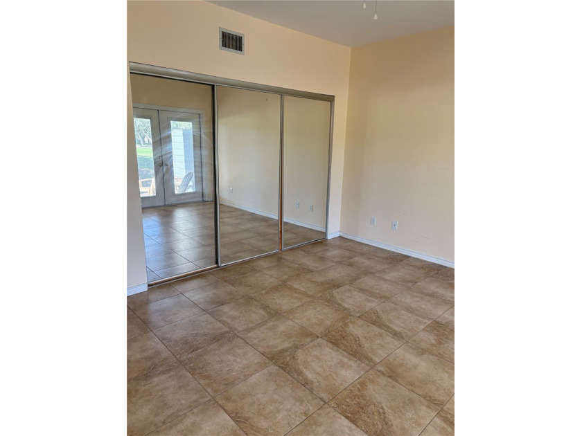 What a great place to call home in the quiet, sophisticated Oak - photo 13