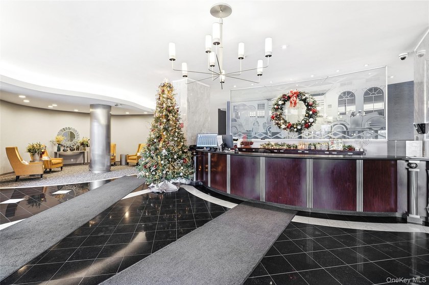 This beautiful pet friendly residence offers a bright, spacious - photo 20