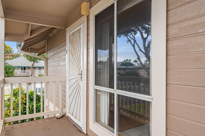 This inviting, gently loved unit offers Haleakala views from the - photo 23