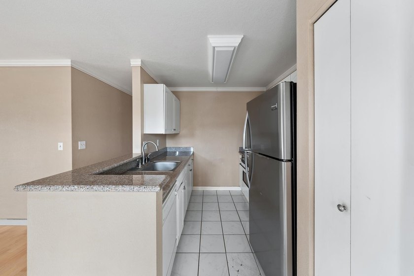 This inviting, gently loved unit offers Haleakala views from the - photo 24