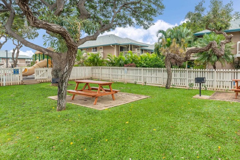 This inviting, gently loved unit offers Haleakala views from the - photo 25