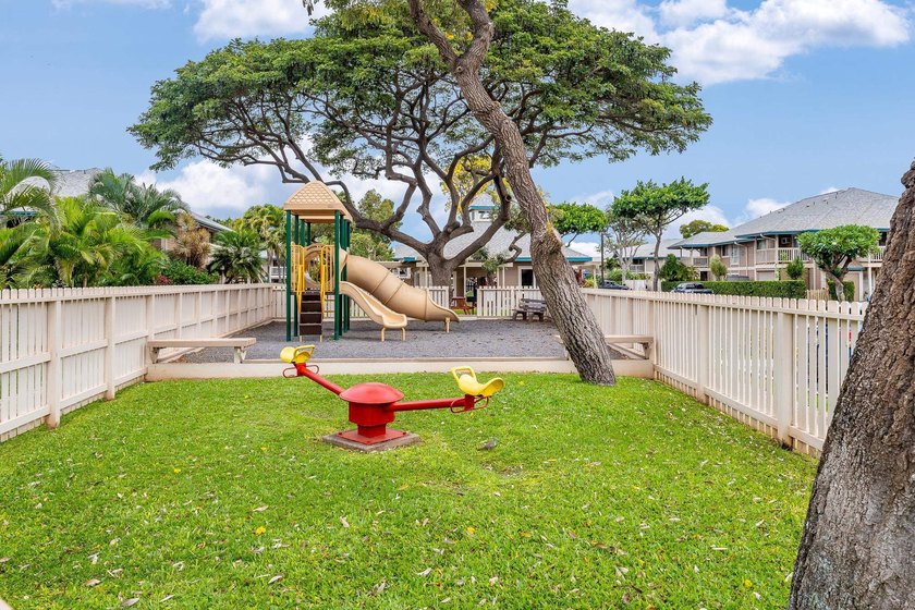 This inviting, gently loved unit offers Haleakala views from the - photo 26