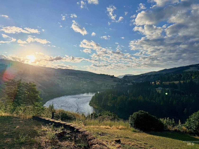Million-Dollar-River Views at half the price! Experience the - photo 3