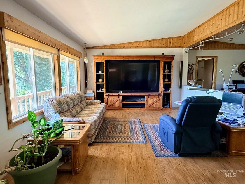 Million-Dollar-River Views at half the price! Experience the - photo 5