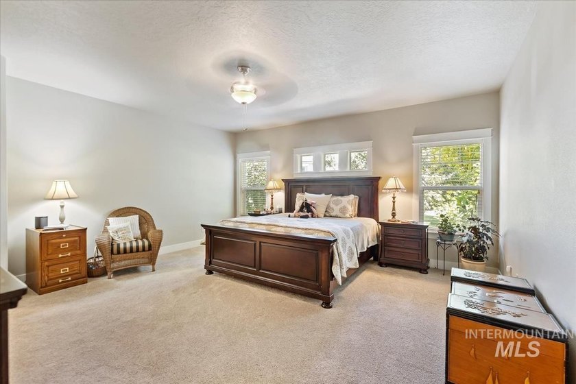 Welcome to Carriage Hill, where quality craftsmanship and - photo 8