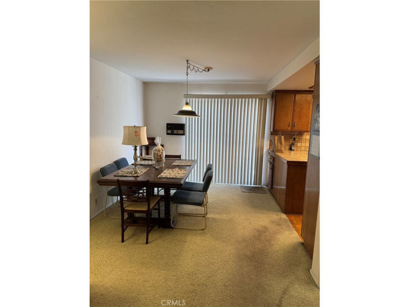 Charming tri-level townhome in Signal Hill featuring 2 bedrooms - photo 5