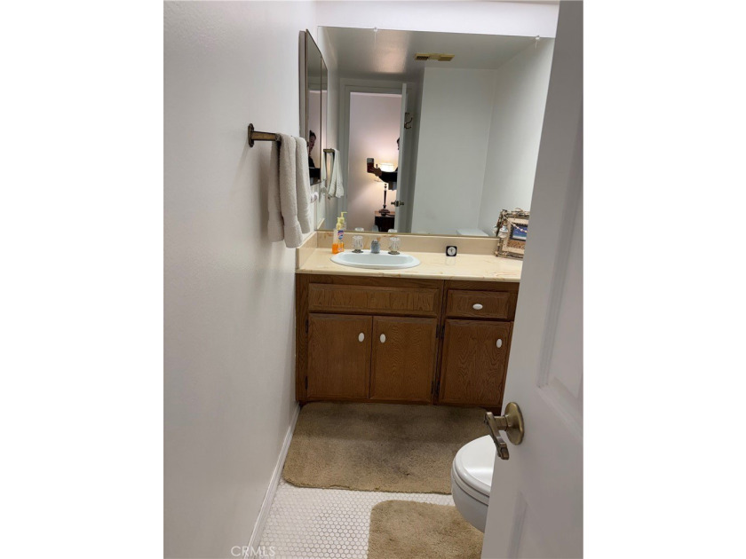 Charming tri-level townhome in Signal Hill featuring 2 bedrooms - photo 8