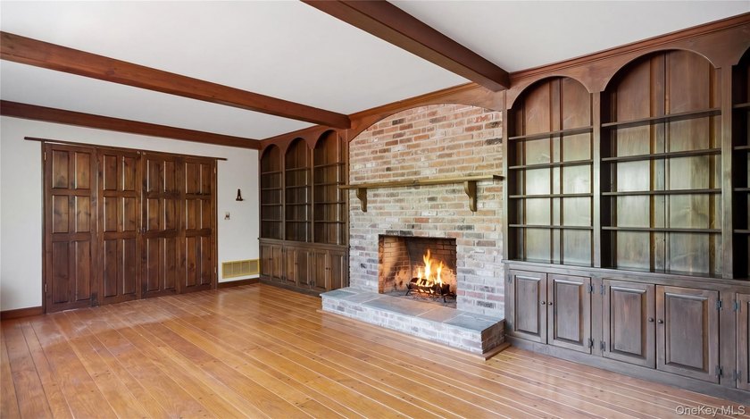 Nestled within a charming community on a beautiful, private 1 - photo 6