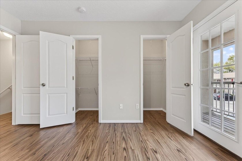 Freshly painted 2-bedroom, 2-bath townhome-style condo in a - photo 22