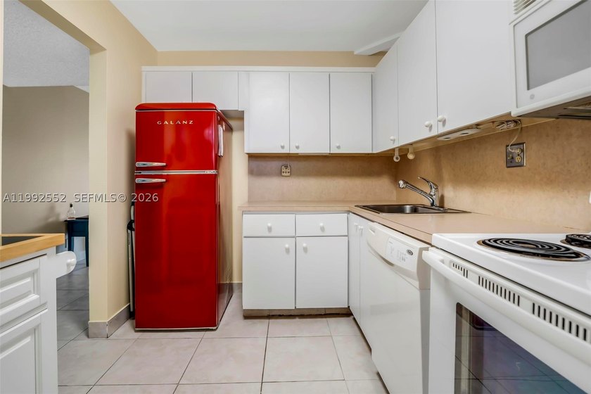Fantastic opportunity for buyers and investors. 55+ community - photo 5