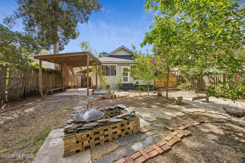 Cute Riverside bungalow with open porch and porch swing - a - photo 29