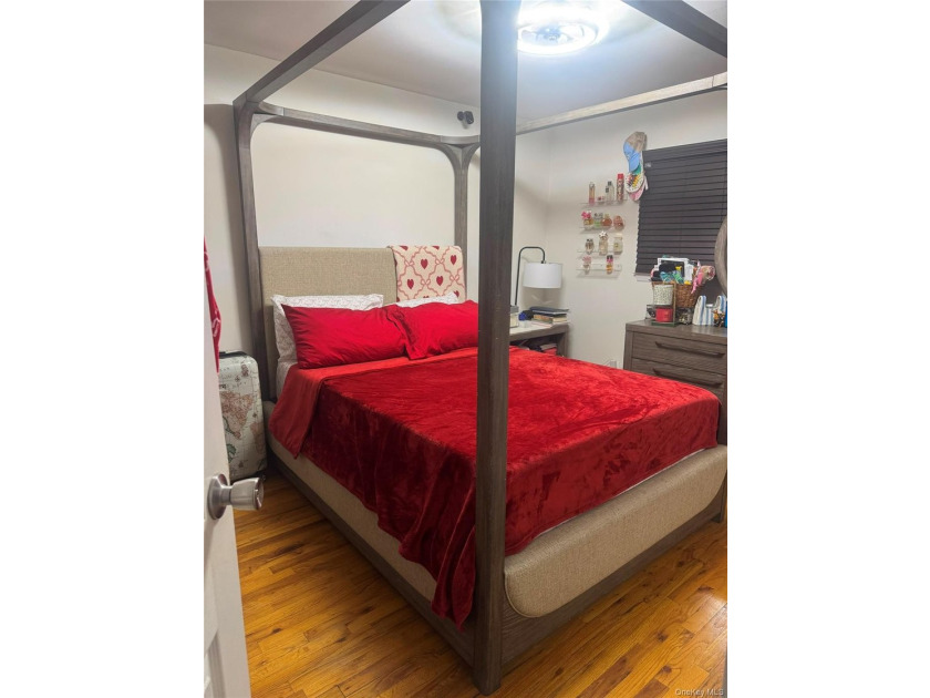 Clean high ranch in exclusive Far Rockaway area. Corner property - photo 4