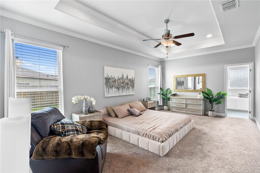 **STUNNING SOUTHSIDE HOME | 24 PAID-IN-FULL SOLAR PANELS | - photo 11