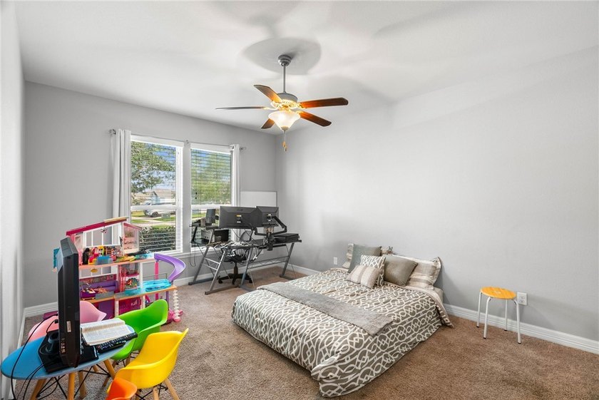 **STUNNING SOUTHSIDE HOME | 24 PAID-IN-FULL SOLAR PANELS | - photo 20