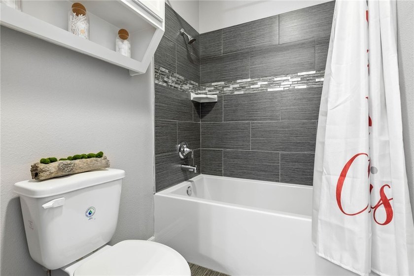 **STUNNING SOUTHSIDE HOME | 24 PAID-IN-FULL SOLAR PANELS | - photo 25