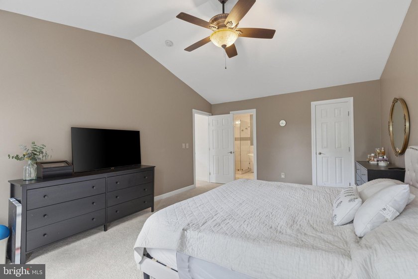Tucked within the beloved Potomac Lakes enclave of Cascades - photo 28