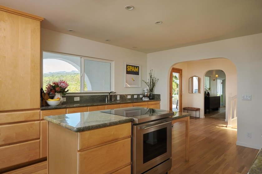 Welcome to perfection in Upcountry Kula. Imagine a private - photo 11
