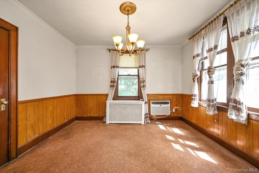 Stately detached all-brick Colonial with timeless curb appeal - photo 4