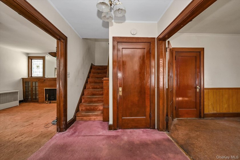 Stately detached all-brick Colonial with timeless curb appeal - photo 5
