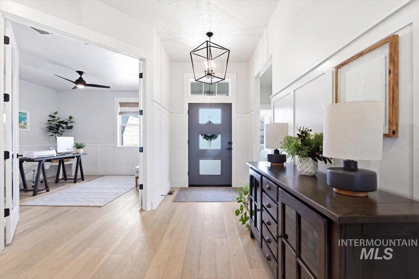 Experience this custom-built 3-bedroom, 2.5-bath home with a - photo 2