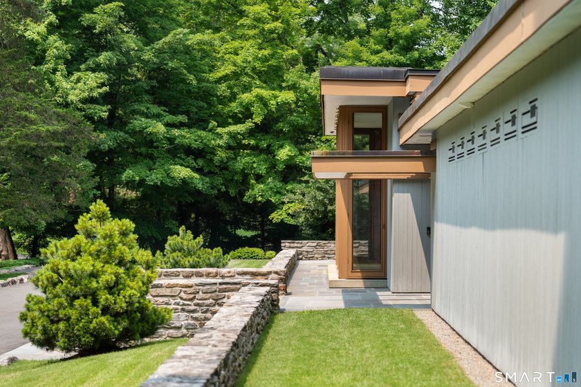 Presenting the historic Landis Gores House, an architectural - photo 6