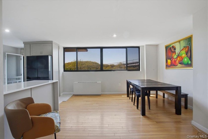 Welcome to this spacious and beautifully updated 3bd/2bth - photo 3