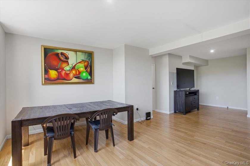 Welcome to this spacious and beautifully updated 3bd/2bth - photo 5