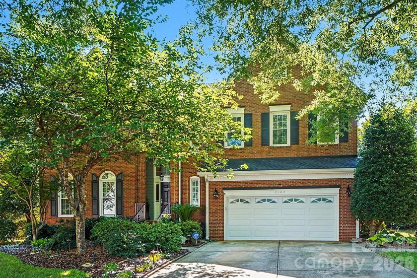 Welcome to sought after Hunter Oaks! This beautifully maintained - photo 2