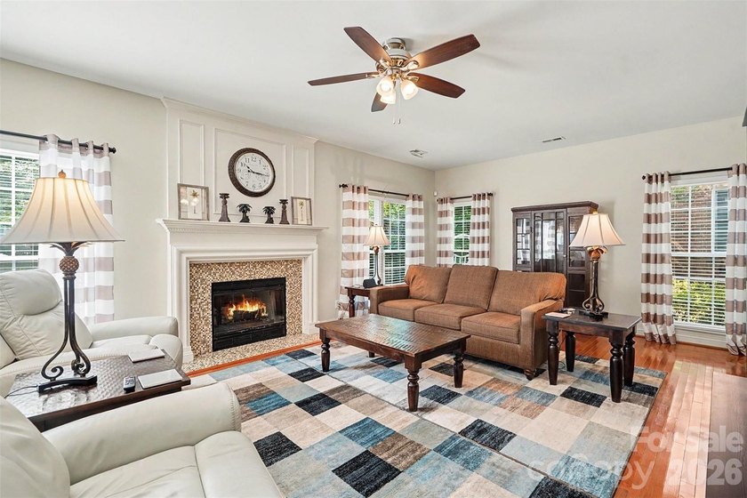 Welcome to sought after Hunter Oaks! This beautifully maintained - photo 5