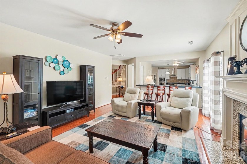 Welcome to sought after Hunter Oaks! This beautifully maintained - photo 6