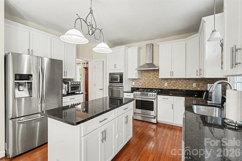Welcome to sought after Hunter Oaks! This beautifully maintained - photo 7