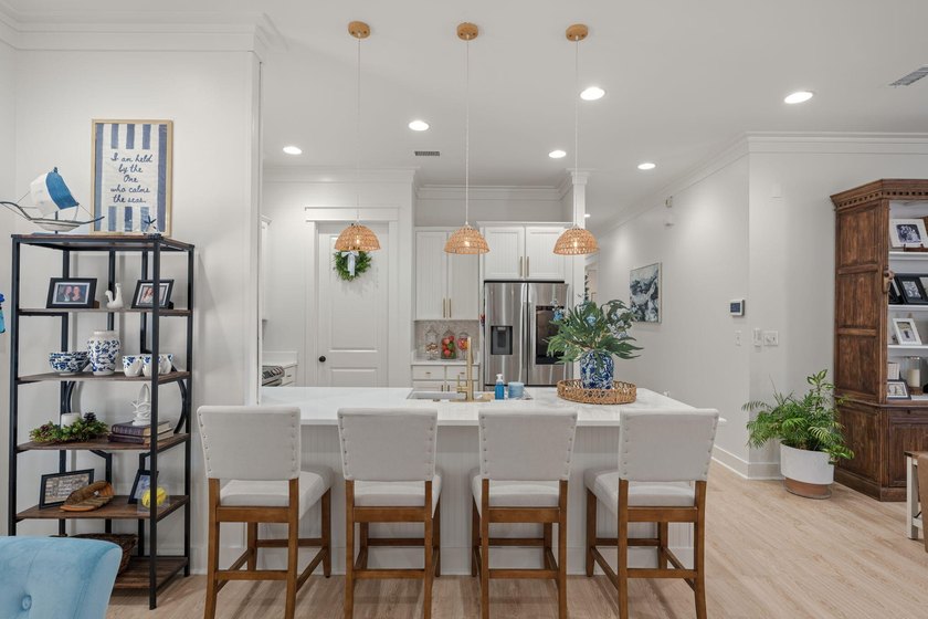 Price Improvement! Incredibly charming home! This beautiful 3 - photo 3
