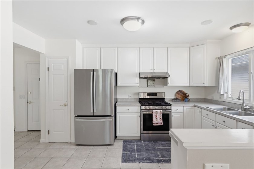 Welcome to 770 Bel Arbor Trail, where refined first-floor living - photo 9