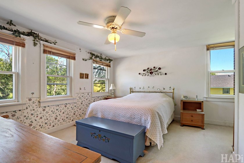 Welcome to your charming waterfront retreat on Nippersink Creek! - photo 17