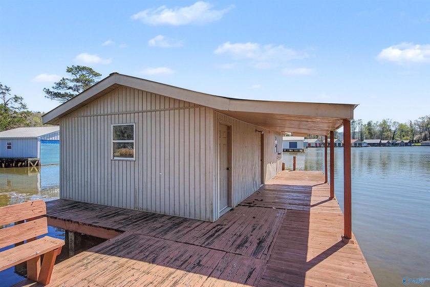 Waterfront living in the heart of Guntersville on Buck Island - photo 18