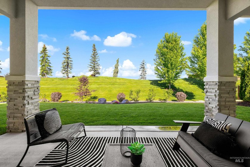 Meticulously maintained &amp; in nearly new condition, this - photo 45