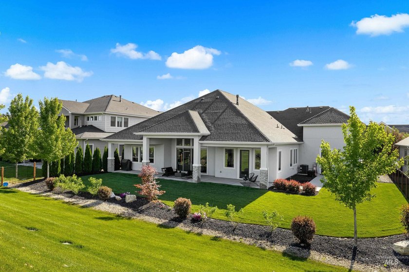 Meticulously maintained &amp; in nearly new condition, this - photo 46