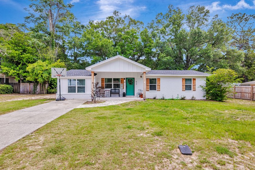 Completely Remodeled &amp; Ready for Your Family in Valparaiso! - photo 2