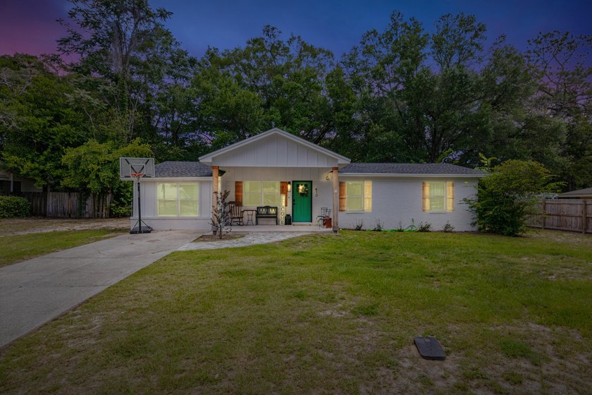 Completely Remodeled &amp; Ready for Your Family in Valparaiso! - photo 5