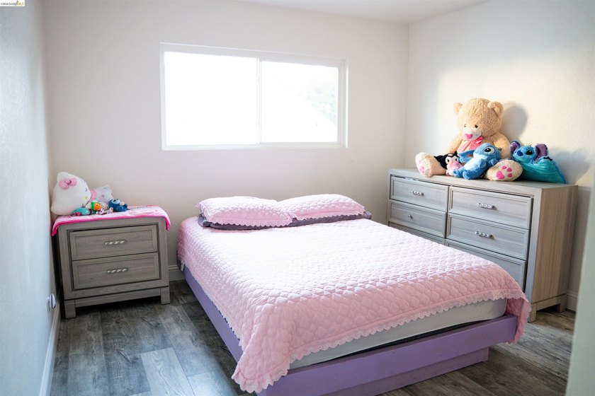 Beautifully updated 3-bedroom, 2-bathroom home offering 1,558 sq - photo 14