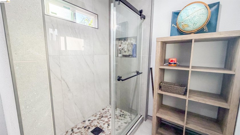 Beautifully updated 3-bedroom, 2-bathroom home offering 1,558 sq - photo 20