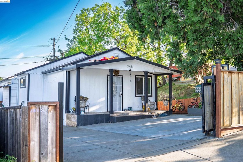 Beautifully updated 3-bedroom, 2-bathroom home offering 1,558 sq - photo 23