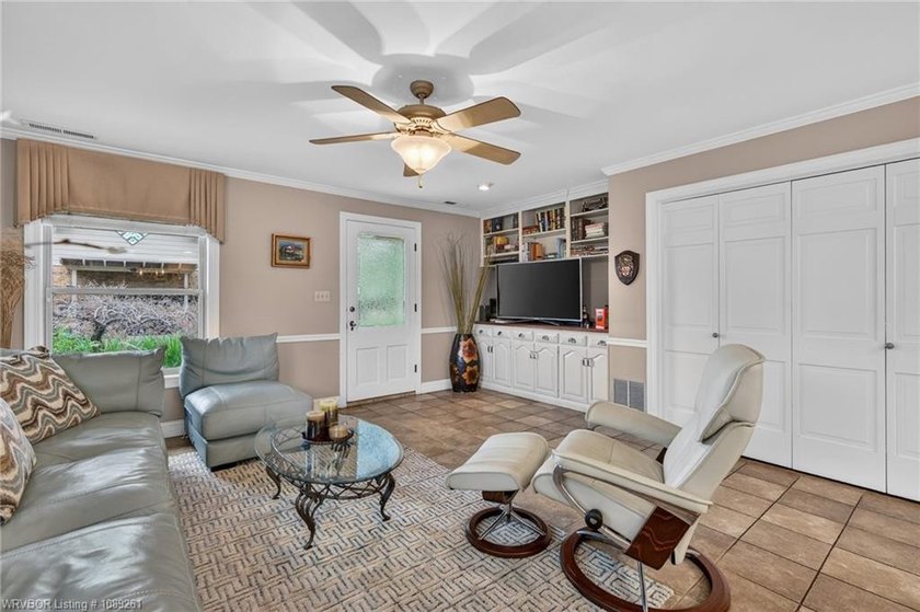 Welcome to one of Paris' most beautifully maintained properties! - photo 24