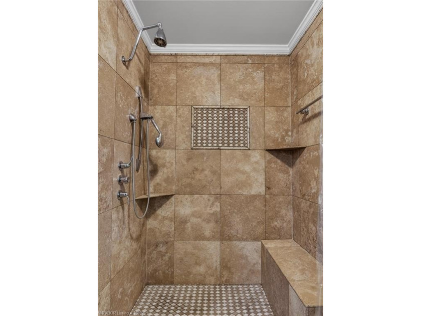 Welcome to one of Paris' most beautifully maintained properties! - photo 25