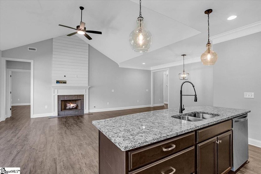 Welcome to this better-than-new craftsman-style ranch, just one - photo 11