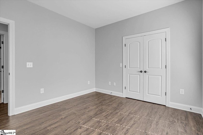 Welcome to this better-than-new craftsman-style ranch, just one - photo 23