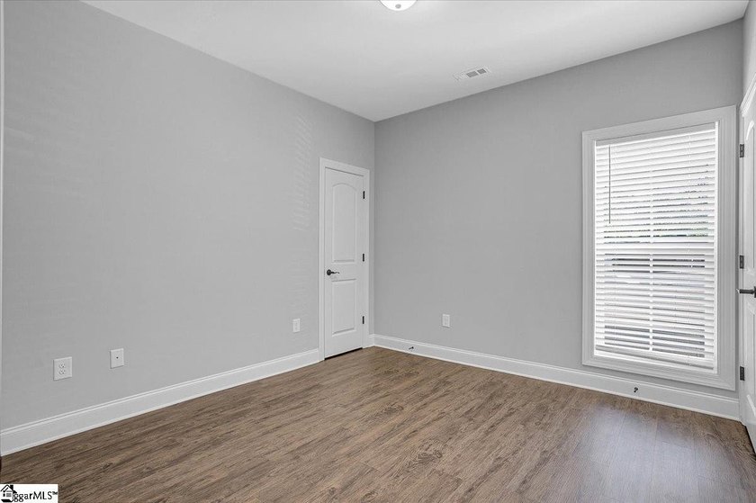 Welcome to this better-than-new craftsman-style ranch, just one - photo 26