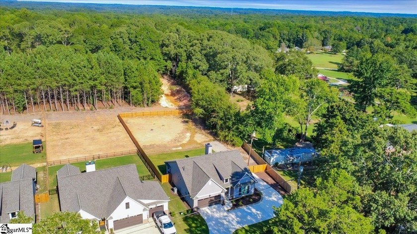 Welcome to this better-than-new craftsman-style ranch, just one - photo 31